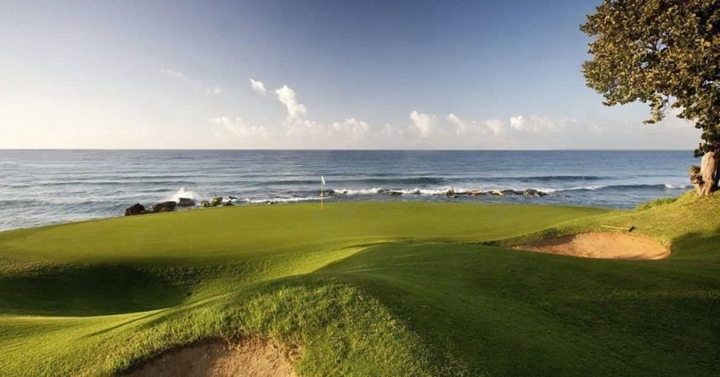 how many golf courses in the world 3